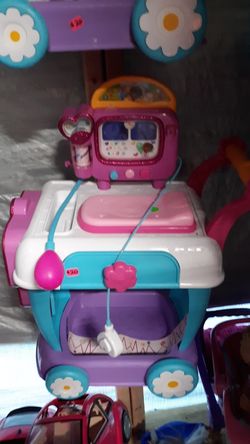 Doc McStuffins medical roller cart