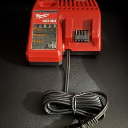 Milwaukee M12 and M18 12-Volt/18-Volt Lithium-Ion Multi-Voltage Battery Charger
