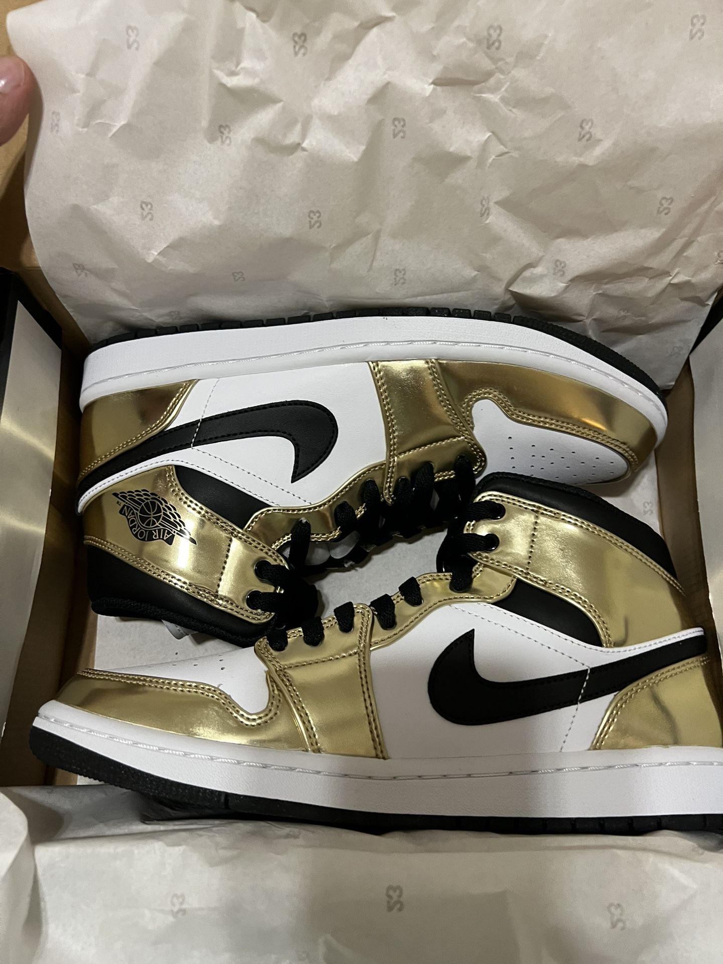 Air Jordan 1 Mid Metallic Gold
