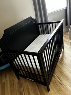 DaVinci Charlie 4-in-1 Convertible Crib