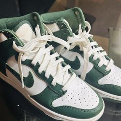 New - Nike Dunk High 