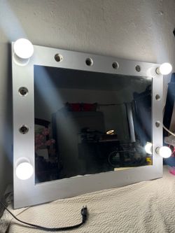 Vanity Mirror Without Lightbulbs