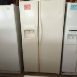 Frigidaire Side By Side Refrigerator Off White Excellent .Warranty . Delivery Available . 2203 Fowler St. 33901