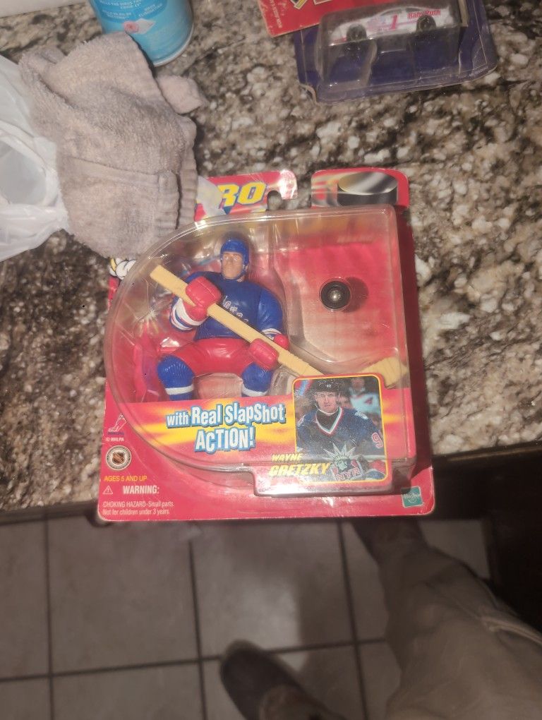 Production Wayne Gretzky Starting Lineup Action Figure