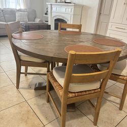 Dining room set with 4 chairs…. Good conditions- Diameter 55” inches