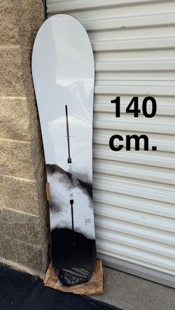 140 cm. NOS  Burton Family Tree Gril Master Camber Snowboard