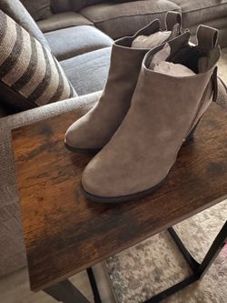 8 gray women’s suede booties
