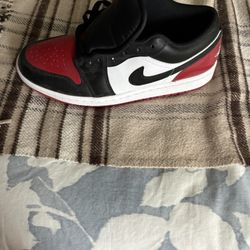 Jordan 1 Lows Men’s Size 8 1/2