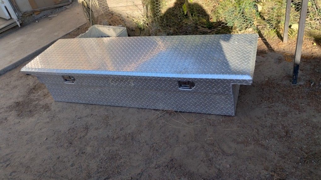 Caja De Herramientas 77 Pulgadas De Largo X 21 Pulgadas De Ancho