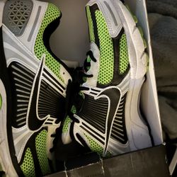 Nike Vemero “ Electric Green “ Size 12 