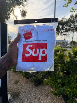 Supreme socks