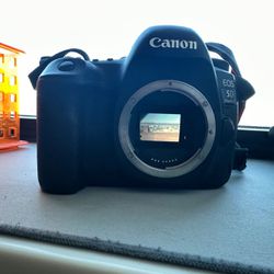 Canon EOS 5D MARK IV 30.4 MP Digital SLR Camera - BODY ONLY w  battery 