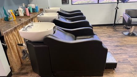 Lightly used shampoo station