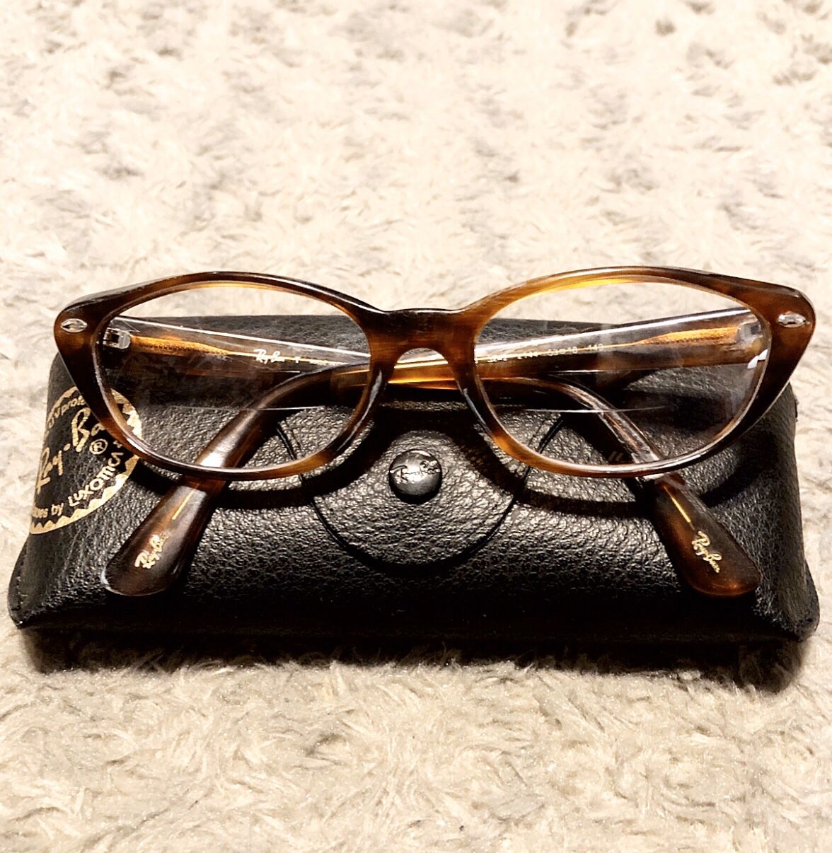 Vintage Ray Ban cat eye glasses retail $190 Great condition! No scratches needs to be cleaned. Color brown Style# 5242 Cena Heritage Malta.