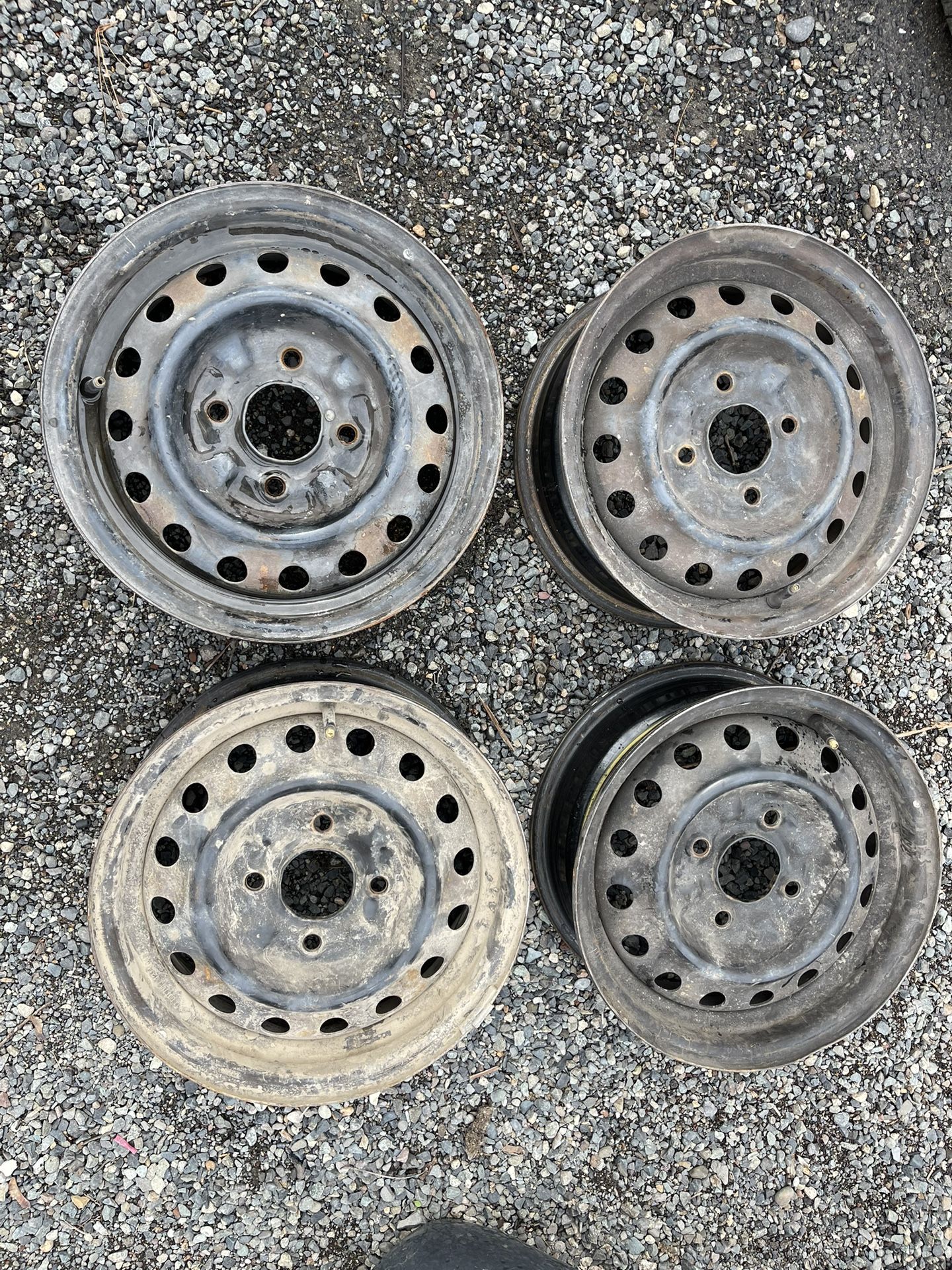 14” 2000 Nissan Sentra Steel Rims