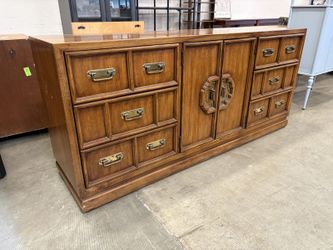 STANLEY FURNITURE Vintage Hollywood Regency Tripple Dresser