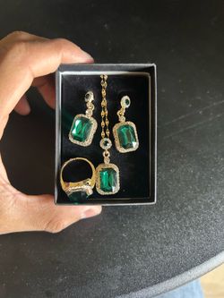 Women’s Necklace / Earrings / Ring