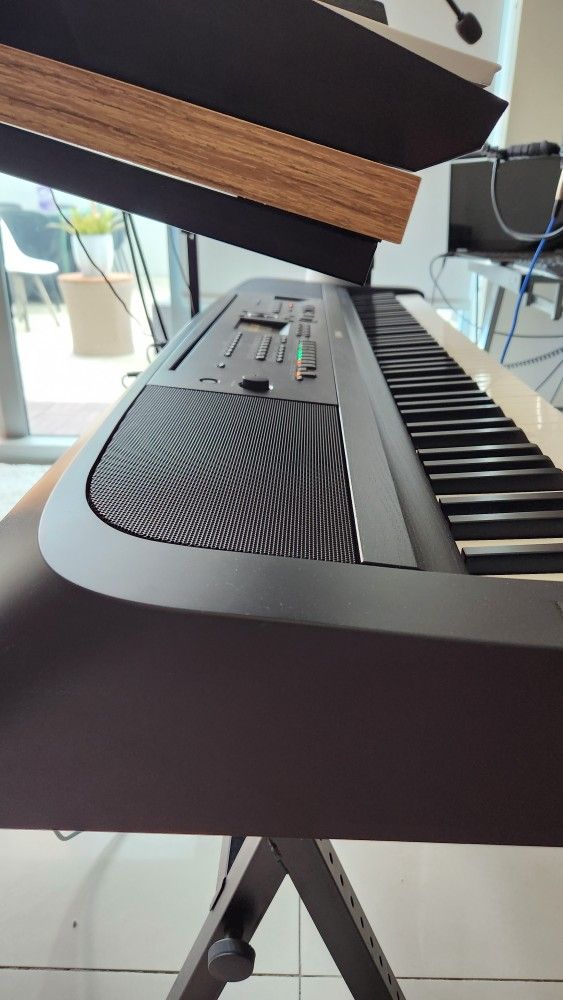 Yamaha DGX 670 Digital Piano Workstation Arranger for Sale in Aventura, FL OfferUp