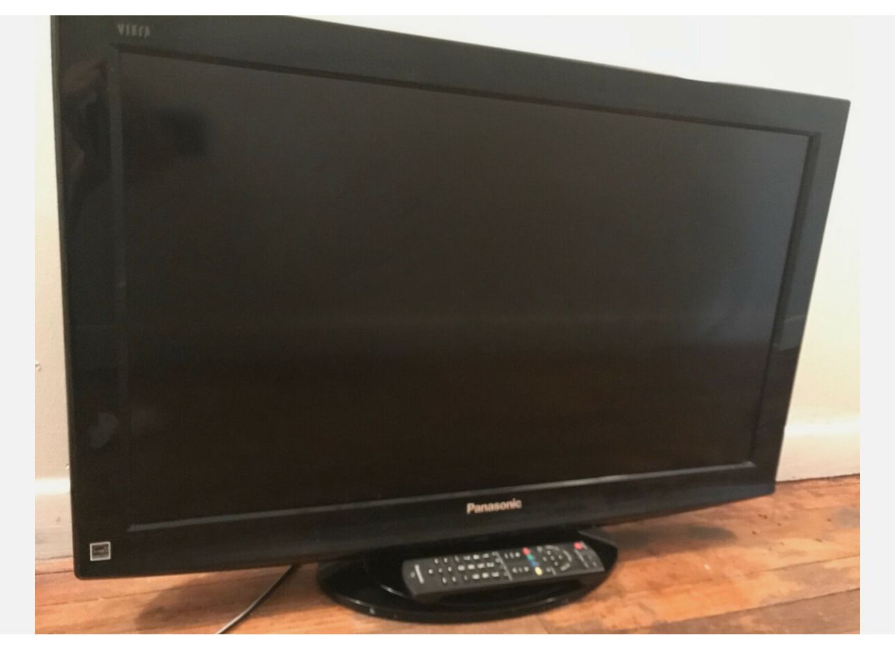 Panasonic Viera 32" TV (TC-L32X1) With Remote