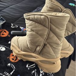 YEEZY NSLTD BOOT