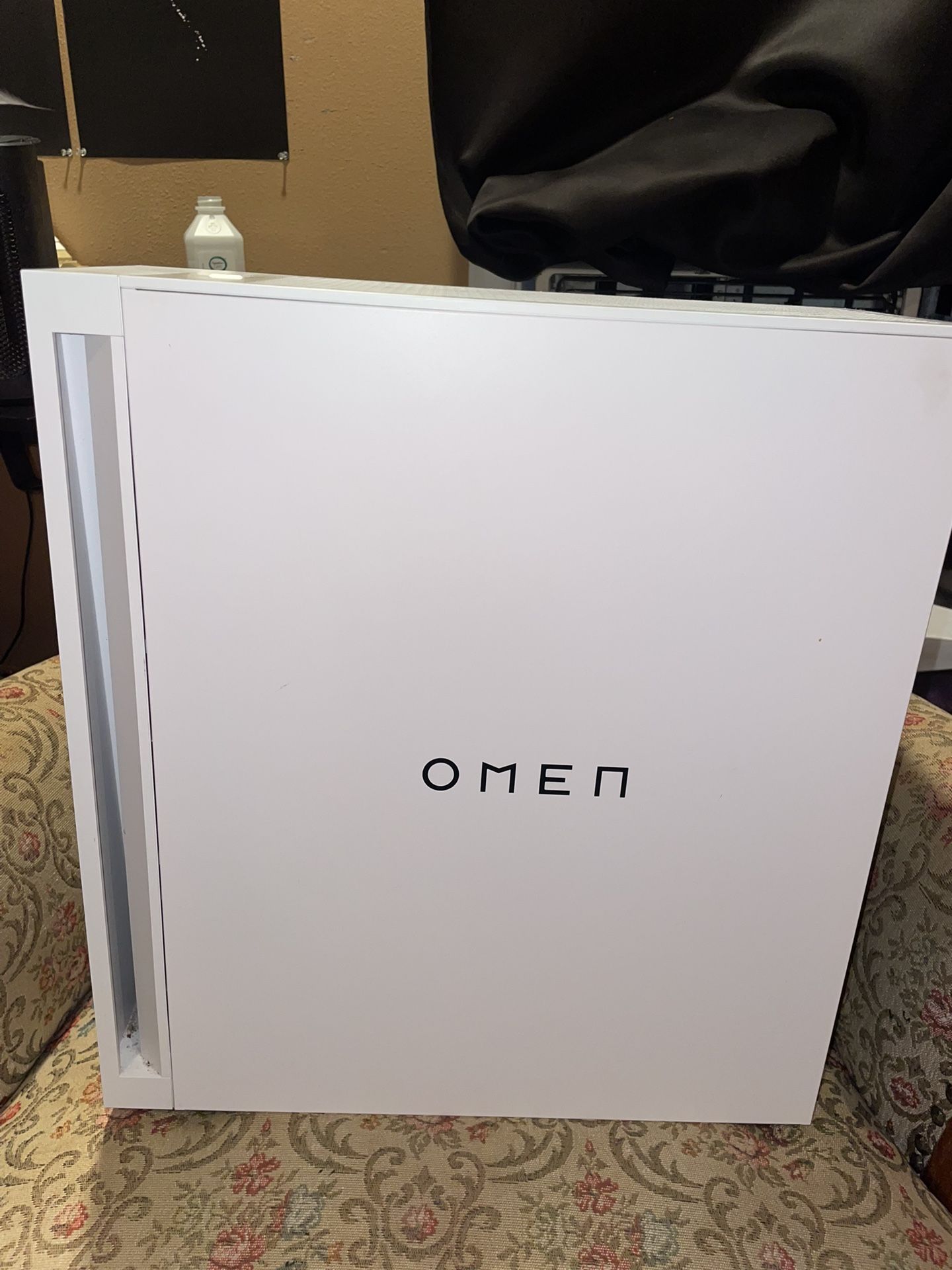 HP OMEN - 25L Gaming Desktop - Intel Core i3-13100F - 8GB DDR5 Memory - NVIDIA GeForce GTX 1660 SUPER - 512GB SSD - White