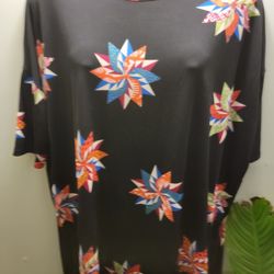 Lularoe Large Women's Top Black Pinwheel Print 