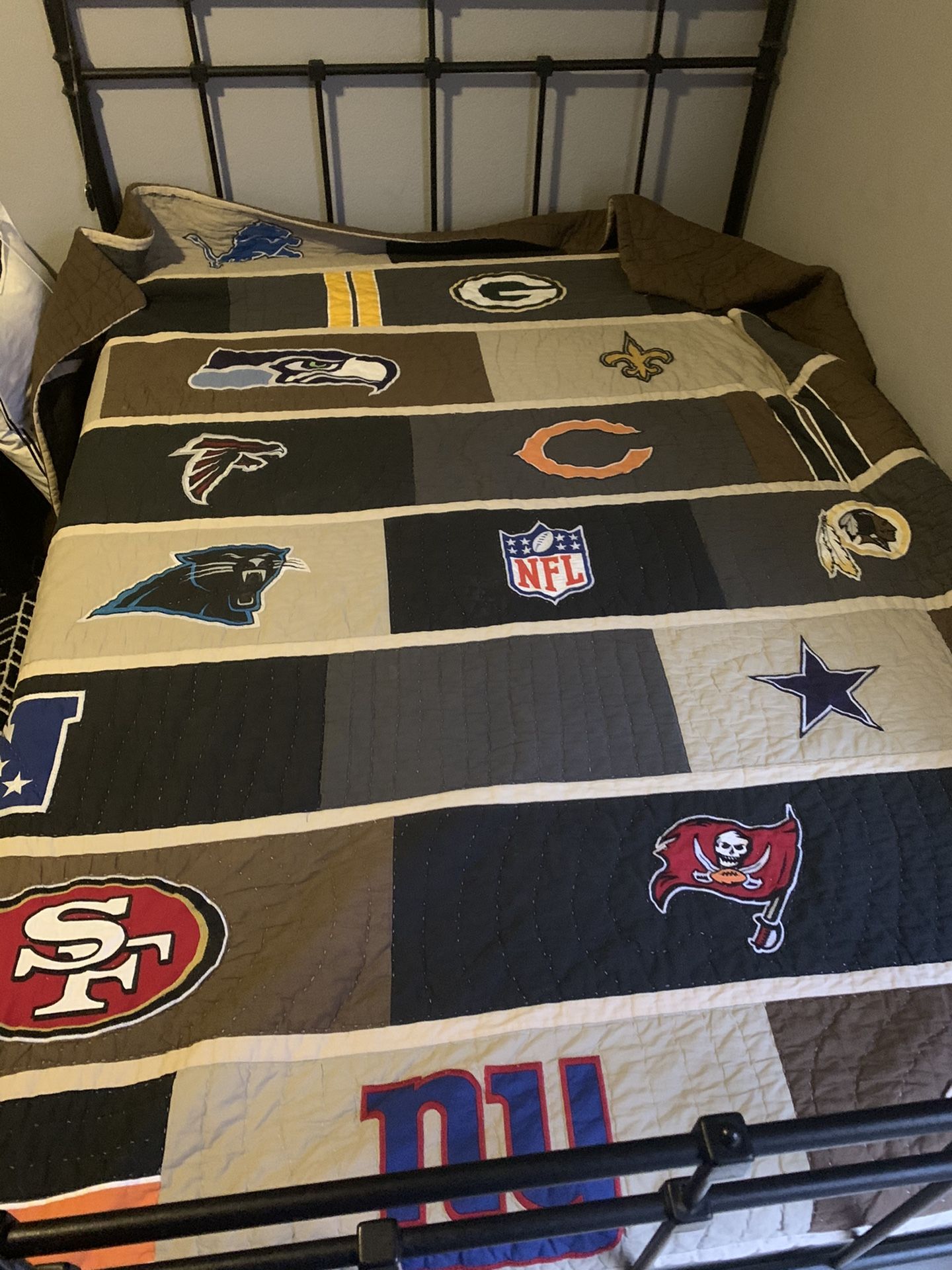 Pottery Barn Teen Full/Queen Quilt