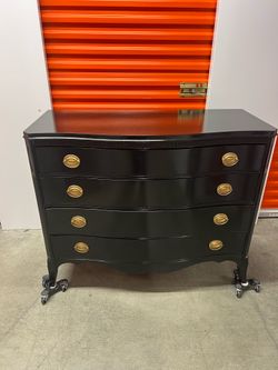 Chest of drawers.