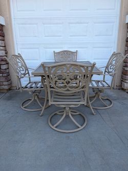 Outdoor Patio Dining Set Table and 4 Chairs