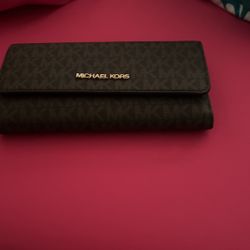 Authentic Michael Kors Wallet Pick Up Only