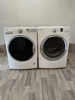 Whirlpool washer and dryer laundry set