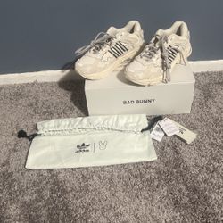 Bad Bunny Wonder White Adidas Shoes) Size 7.5