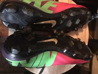 Men's football cleats