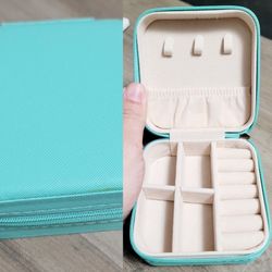 Turquoise Zippered Travel Jewerly Box
