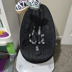 4moms MamaRoo Multi-Motion Baby Swing, Bluetooth Enabled with 5 Unique Motions, Black