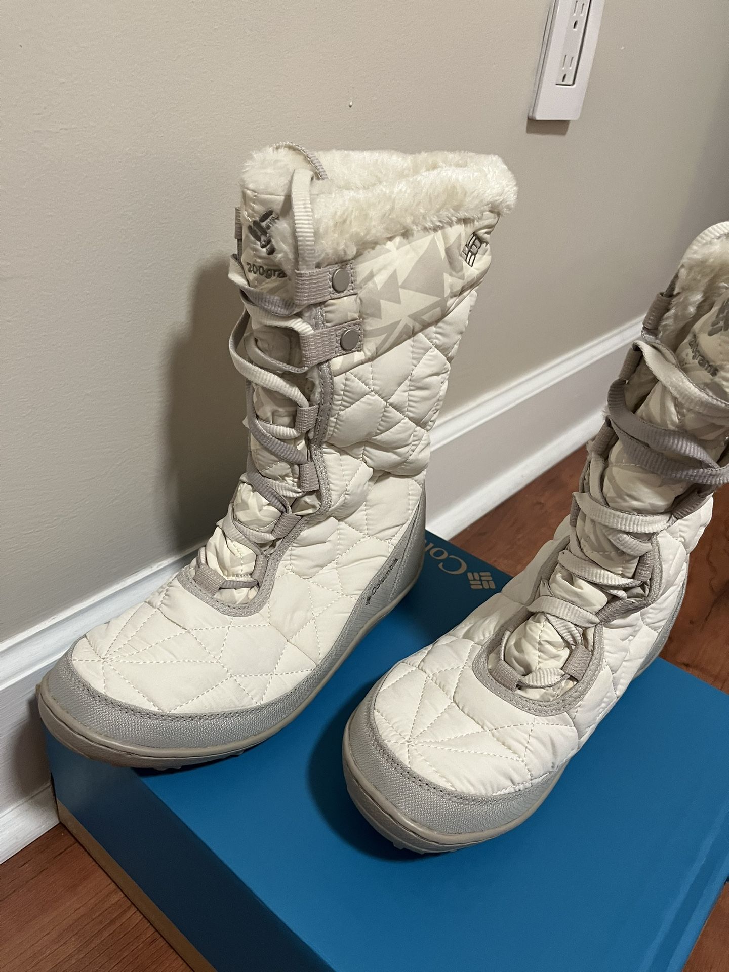 Columbia Snow Boots 7.5 Size Brand New. Cost $120