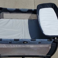 Graco Pack And Play w/bassinet and Changing Table
