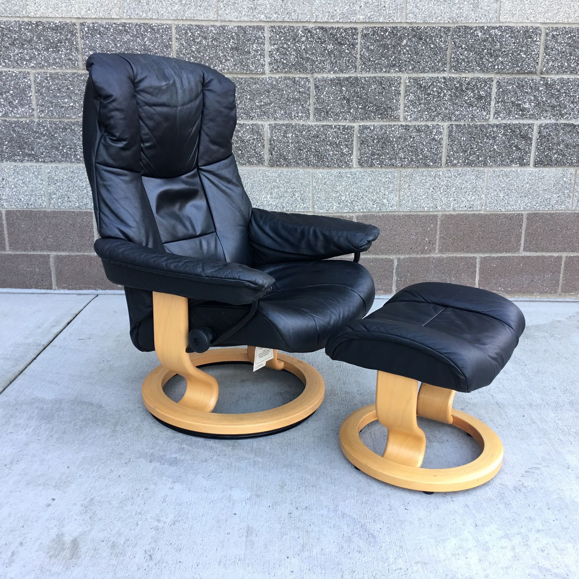 Ekornes A/S Stressless Leather Chair (N-6222) + Ottoman Norway