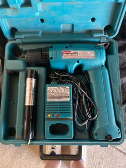 Makita power drill/ screwdriver