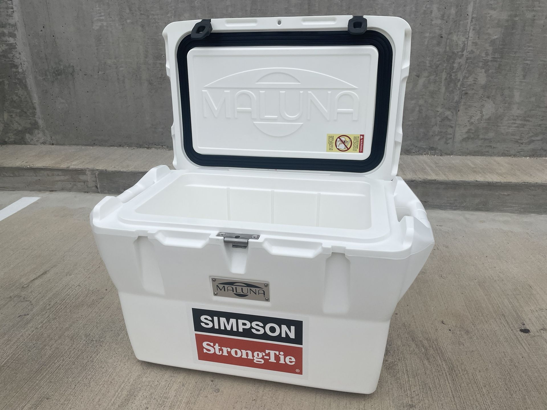 BRAND NEW 50qt Maluna Cooler - High-Performance Ice Chest for Fishing, Camping, & More!