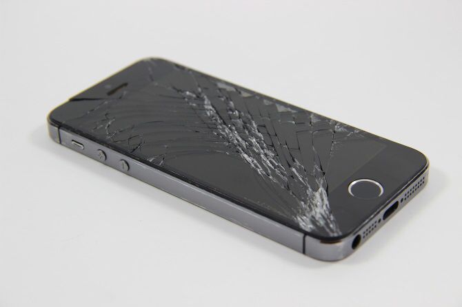 Wanted!! Older cracked iPhones