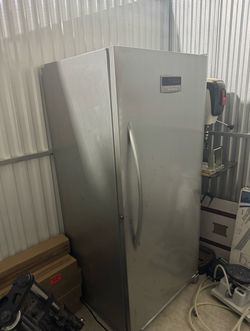 Freezer upright
