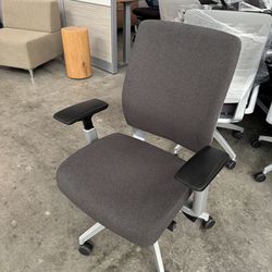 Task chair
