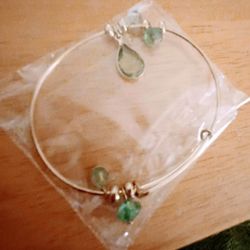 Brand New Ladies Precious Green Charm Bracelet 