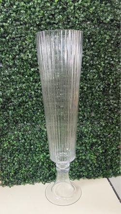 Trumpet vases Ribbed design 25”clear