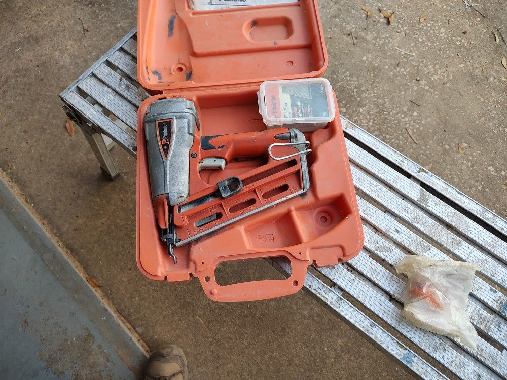 Paslode 16 Ga Angle Finish Nailer