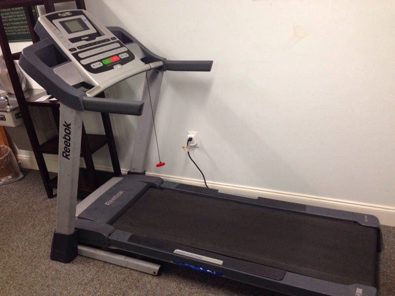 Reebok R7.90 Space Saver Treadmill with DMX Zone cushioning
