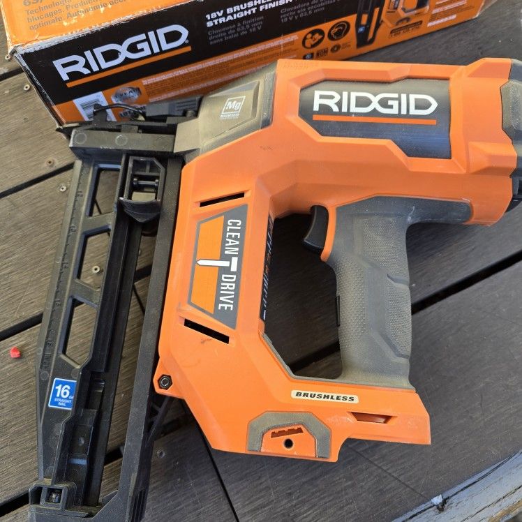 Ridgid 18V Brushless Cordless 16-Gauge 2-1/2 in. Straight Finish Nailer (Tool only)