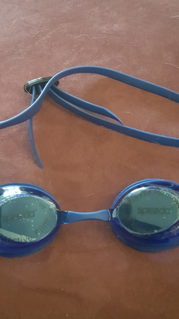 speedo swimming goggles