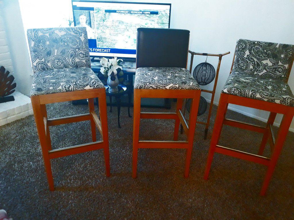 3 sturdy solid bar stools cute pattern!